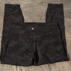 Lululemon size 14, capri length wunder under black camo leggings EUC.